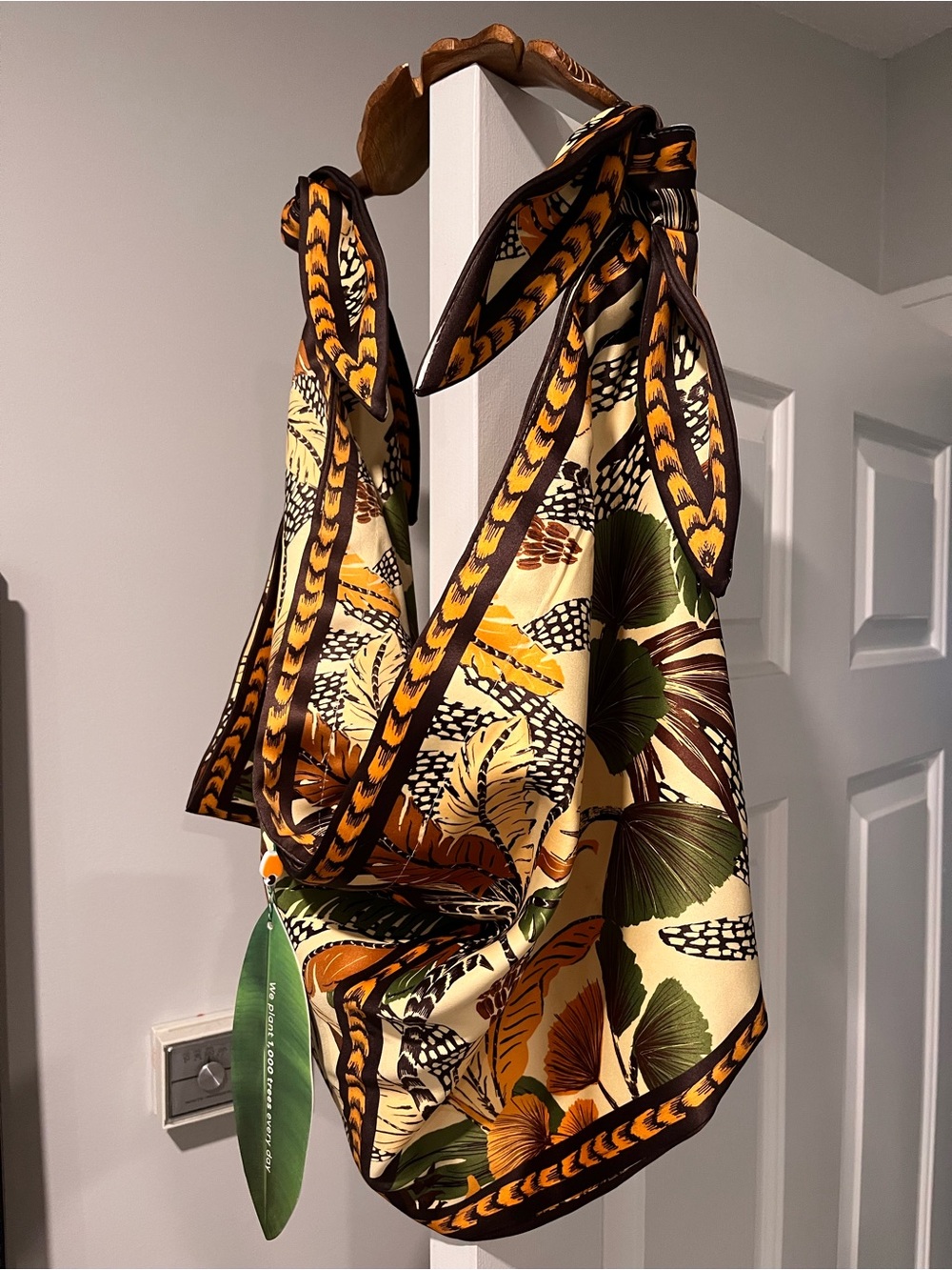 Farm rio foliage sketch scarf tote - Picture 4 of 7